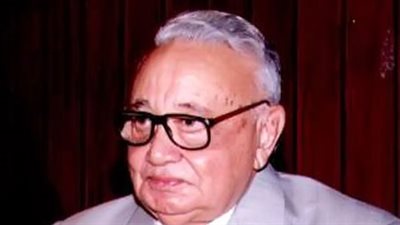 ثروت عكاشة يكتب: نهر المعرفة