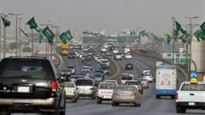 السعودية تفرض غرامات مالية على التباطؤ في القيادة