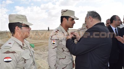 وفد من محافظة المنيا يزور مشروع قناة السويس الجديدة