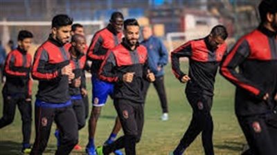 اليخاندرو يقود تدريبات بدنية للاعبي الأهلي في المران الصباحي