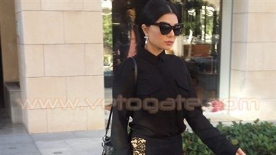 بالصورة.. هيفاء وهبي في طريقها إلى قداس «الشحرورة»