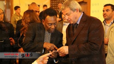 بيليه يستعرض مع عبدالعزيز استعدادات كأس العالم وفرص فوز السامبا