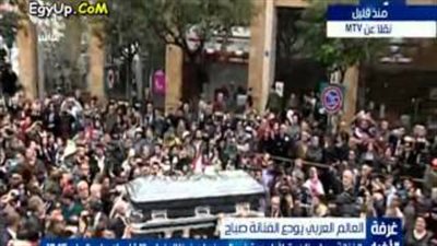 بالفيديو.. انهيار «رولا سعد» بالبكاء في جنازة «صباح»