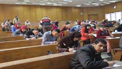 الحكومة تنفي إجراء امتحانات دور ثالث للراسبين بالجامعات