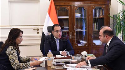 مدبولي يبحث مع رئيس البورصة تطورات أداء سوق رأس المال (فيديو)