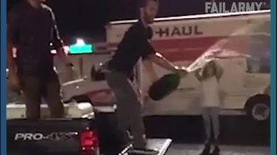 مواقف محرجة لأشخاص لا يحسدون عليها (فيديو)