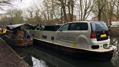 فولكس فاجن تتحول إلى قارب سياحي