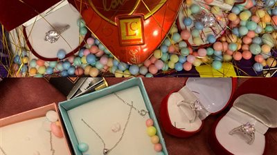 هدية فتاة بمناسبة العام الجديد 2019 تشعل «فيس بوك» (صور)