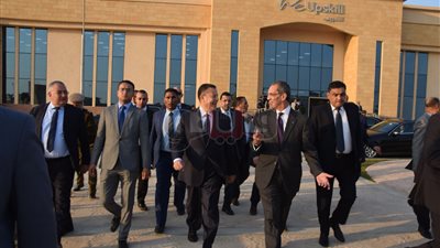 وزير الاتصالات يتفقد أول منطقة تكنولوجية في بني سويف (صور)