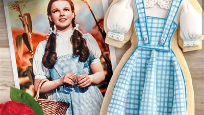 صانعة حلويات تحول الفساتين إلى بسكويت أنيق (صور)