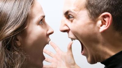 أشهر الخناقات في سنة أولى زواج.. وطرق حلها