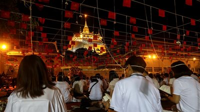 تايلاند تستقبل العام الجديد بالصلوات والدعوات