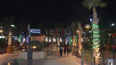 شوارع الغردقة تتزين بأشجار الكريسماس وبابا نويل احتفالا برأس السنة (صور)