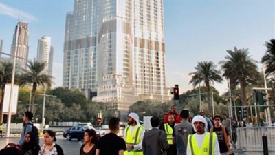 بدء توافد المحتفلين بالعام الجديد في الإمارات على برج خليفة (صور)