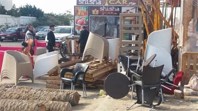 أمن السويس يزيل أكشاك وكافتيريات مخالفة حول مستشفى التأمين الصحي