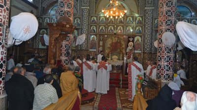 ​15 صورة ترصد احتفالات الكاثوليك بعيد الميلاد في المنيا