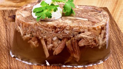 «الطعام أولا» شعار روسيا بعد دقائق من بدء العام الجديد (فيديو)