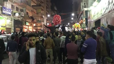 شباب أسيوط يستقبلون العام الجديد بالرقص في الشوارع على المهرجانات (صور)