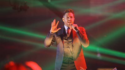 حفل محمد حماقي في رأس السنة يرفع شعار «كامل العدد» (صور)