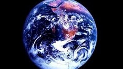 «البحوث الفلكية»: توقف الأرض عن الدوران يدمر الحياة على «الكوكب»