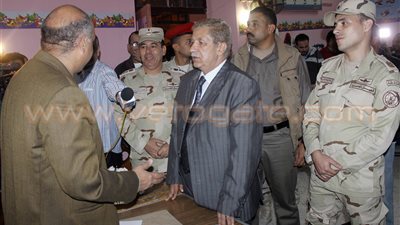 بالصور..محافظ الإسماعيلية يتفقد لجان المحافظة قبل غلق باب الاقتراع