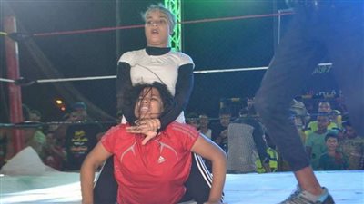 2017 عام رياضي سعيد للفتيات.. نساء الدلتا يقتحمن كرة القدم.. ونيرمين فاروق تتألق في مجال التحكيم.. وبنات الشرقية يمارسن المصارعة الحرة لأول مرة في أرض المحروسة