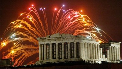 أثينا تودع 2018 وتستقبل العام الجديد بـ«لعب القمار» لجلب الحظ (فيديو)