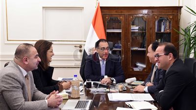 رئيس الوزراء يعقد اجتماعًا لاستعراض الملامح الأولية لموازنة العام القادم