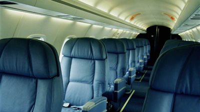 دراسة تكشف الفوائد الصحية للجلوس بجانب شباك الطائرة