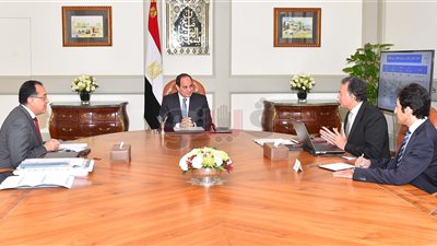 هشام عرفات يعرض للسيسي خطط تطوير السكك الحديدية والنقل البحري