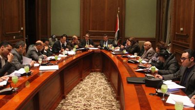 رئيس «إعلام البرلمان» يسأل الأعضاء: «مين شال الفيشة»