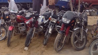 ضبط 17 دراجة بخارية وتحرير 870 مخالفة في قنا