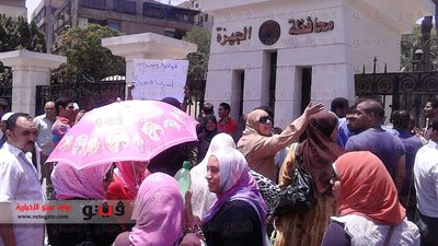 بالصور.. موظفو 