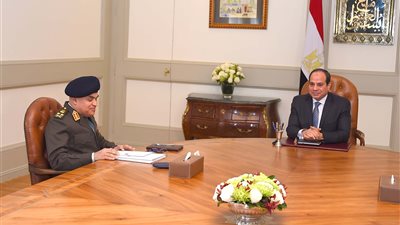 يوم رئاسي مكثف.. السيسي يلتقي وزير الدفاع.. يبحث مع الحكومة خطة الإسكان وتطوير منظومة النقل.. يكلف بوضع مخطط شامل لتنمية قرية الروضة.. ويؤكد أهمية توطين صناعة النقل في مصر