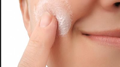 أفضل طرق العناية بالبشرة الدهنية