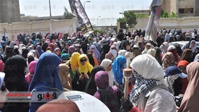 طالبات «الإرهابية» بجامعة الأزهر يطلقن الألعاب النارية