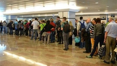 مطار القاهرة يستقبل مجموعات سياحية لزيارة المعالم الأثرية