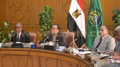 بالصور.. محافظ الإسماعيلية يناقش خطة رفع كفاءة 583 مدرسة