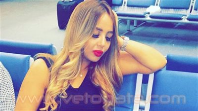 بالصور.. حكاية «فتاة الشيشة» صديقة مدافع الزمالك «إسلام جمال».. امرأة سعودية.. كومبارس بالسينما المصرية..اللاعب ينفي علاقته بها.. يؤكد:الفيديو سبب لي أزمة مع عروسي وأسرتي.. والزمال