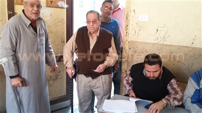 بالصور.. إقبال كبار السن وذوي الاحتياجات الخاصة على لجان القليوبية