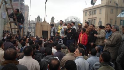 تواصل إضراب عمال 