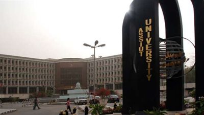 مجلس جامعة أسيوط يوافق على منح 19 دكتوراه و39 ماجستير