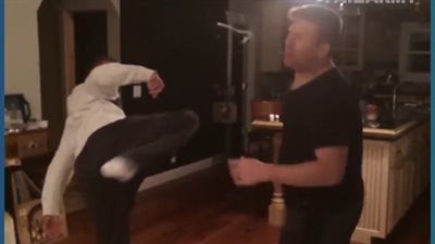 أطرف سقطات لاعبي الكاراتيه (فيديو)