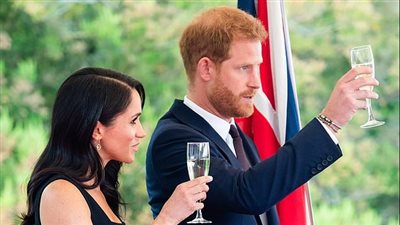 ميجان ميركل تقنع زوجها بتناول الماء بدلا من الكافيين والكحوليات