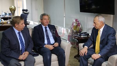 وزير الرياضة يلتقى مجلس إدارة النادي الإسماعيلي (صور)