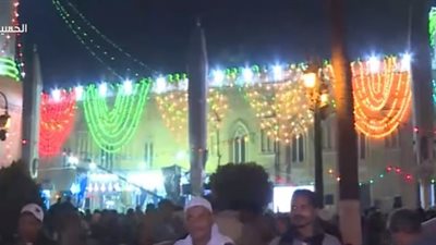 المصريون يحتفلون بالليلة الختامية لمولد الحسين بحلقات الذكر (فيديو)