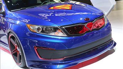 بالفيديو والصور.. سيارة سلسلة أفلام 