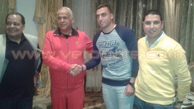 بالصور.. مهاجم الأهلي يوقع لسموحة ثلاثة مواسم