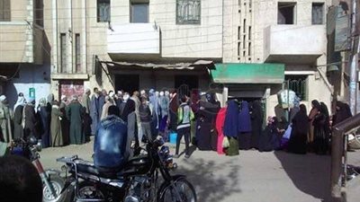 رحلة عذاب الأهالي داخل بريد الفشن ببني سويف (صور)