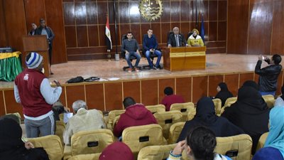 محافظ أسوان: نسعى للإسراع في ترفيق مشروع الإسكان المميز